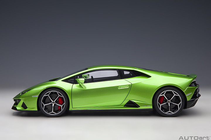 79215 1/18 LAMBORGHINI HURACAN EVO (VERDE SELVANS)