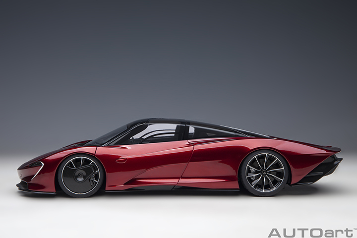 76087 1/18 McLAREN SPEEDTAIL (VOLCANO RED)