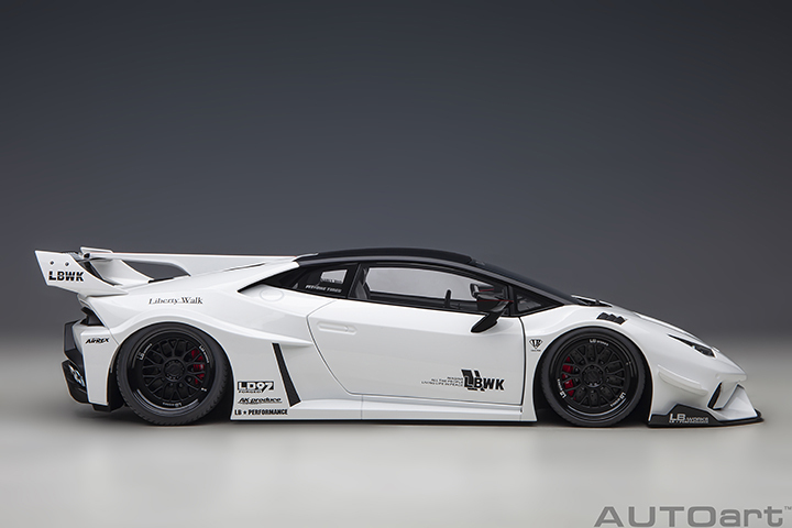 79125 1/18 LIBERTY WALK LB SILHOUETTE WORKS HURACAN GT (WHITE)