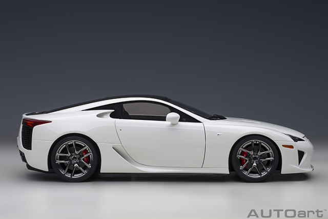 78851 1/18 LEXUS LFA (WHITEST WHITE/CARBON BLACK)