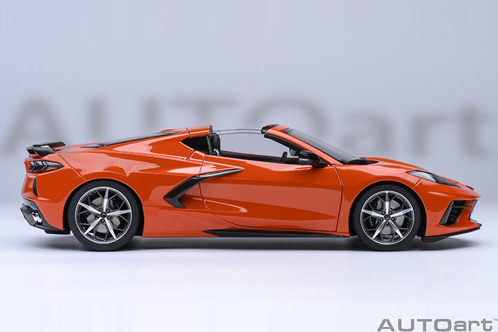 71283 1/18 CHEVROLET CORVETTE C8 STINGRAY Z51 (SEBRING ORANGE)