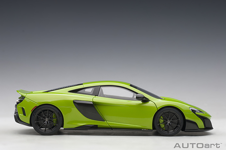 76049 1/18 McLAREN 675LT (NAPIER GREEN)