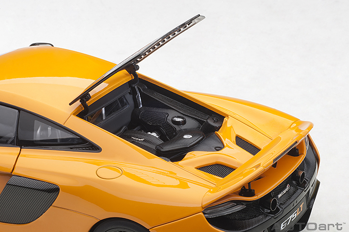 76048 1/18 McLAREN 675LT (McLAREN ORANGE)