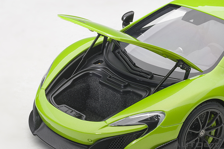 76049 1/18 McLAREN 675LT (NAPIER GREEN)