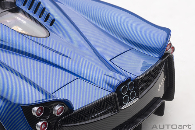 78286 1/18 PAGANI HUAYRA ROADSTER (BLU TRICOLORE CARBON FIBER)