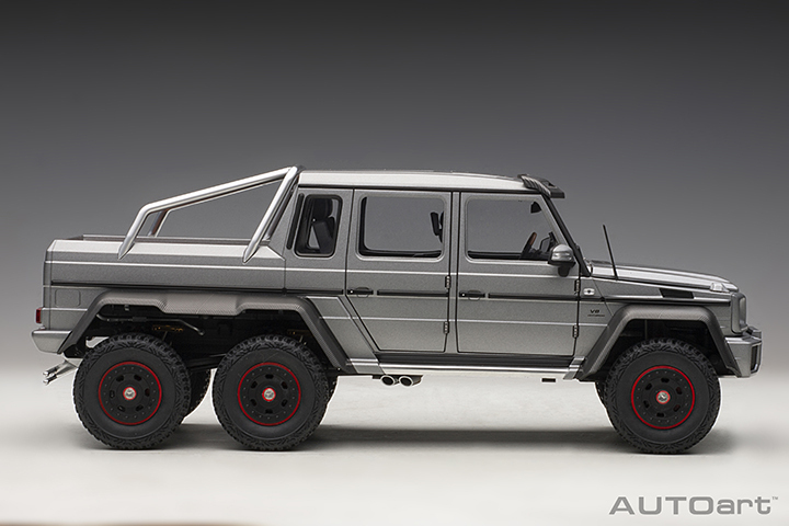 76308 1/18 MERCEDES-BENZ G63 AMG 6x6 (DESIGNO PLATINUM MAGNO)