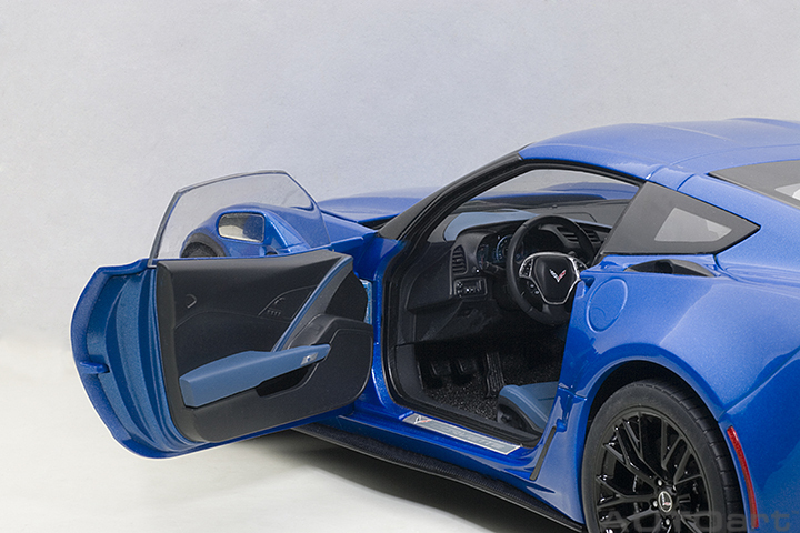 71265  1/18 CHEVROLET CORVETTE C7 Z06 (LAGUNA BLUE TINTCOAT)