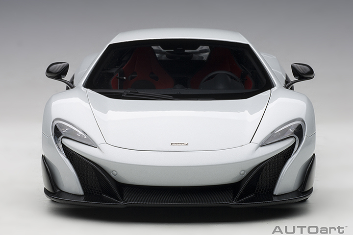 76046 1/18 McLAREN 675LT (SILICA WHITE)