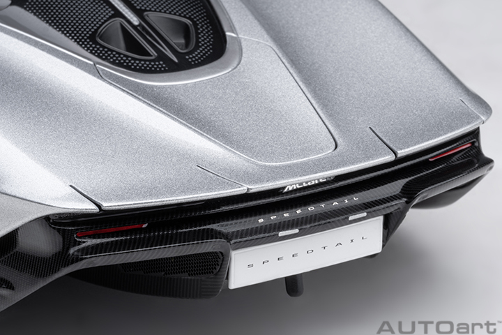 76090 1/18 McLAREN SPEEDTAIL (SUPERNOVA SILVER)