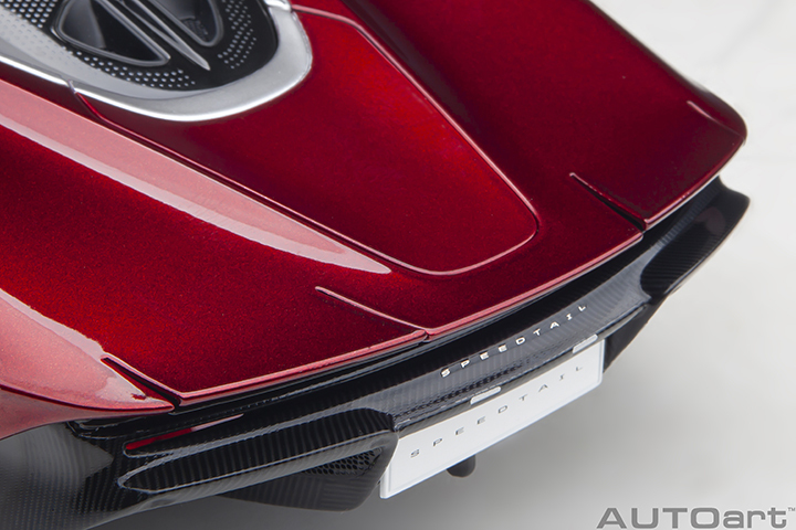 76087 1/18 McLAREN SPEEDTAIL (VOLCANO RED)