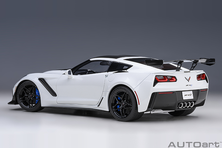 71270 1/18 CHEVROLET CORVETTE C7 ZR1 (ARCTIC WHITE)