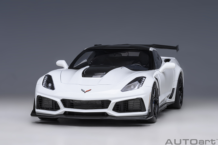 71270 1/18 CHEVROLET CORVETTE C7 ZR1 (ARCTIC WHITE)