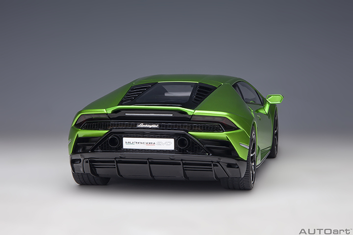 79215 1/18 LAMBORGHINI HURACAN EVO (VERDE SELVANS)