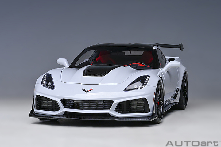 71277 1/18 CHEVROLET CORVETTE C7 ZR1 (CERAMIC MATRIX GREY METALLIC)