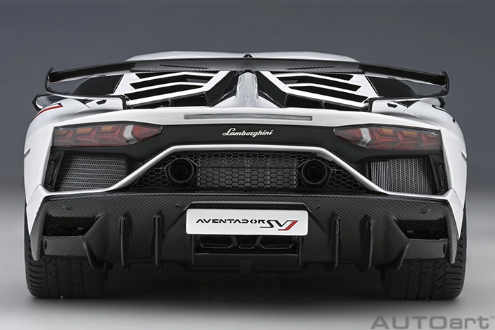 AUTOart 1:18 Lamborghini Aventador SVJ Año De Construcción 2019 Perla Blanco 79217