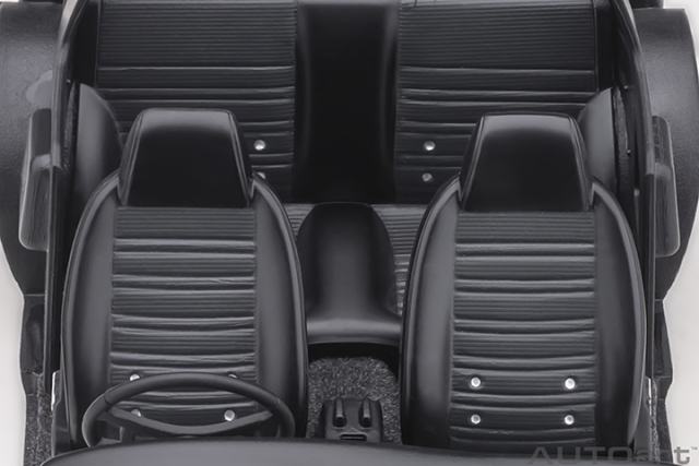 78766 1/18 TOYOTA CELICA LIFTBACK 2000GT (RA25) 1973 (WHITE)