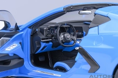 71281 1/18 CHEVROLET CORVETTE C8 STINGRAY Z51 (RAPID BLUE)