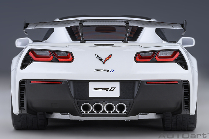 71270 1/18 CHEVROLET CORVETTE C7 ZR1 (ARCTIC WHITE)