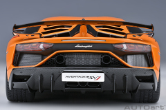 79218 1/18 LAMBORGHINI AVENTADOR SVJ (ARANCIO ATLAS/PEARL ORANGE)