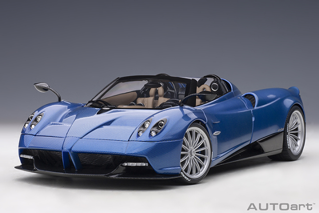 78286 1/18 PAGANI HUAYRA ROADSTER (BLU TRICOLORE CARBON FIBER)