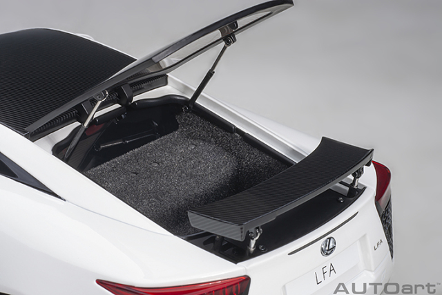 78851 1/18 LEXUS LFA (WHITEST WHITE/CARBON BLACK)