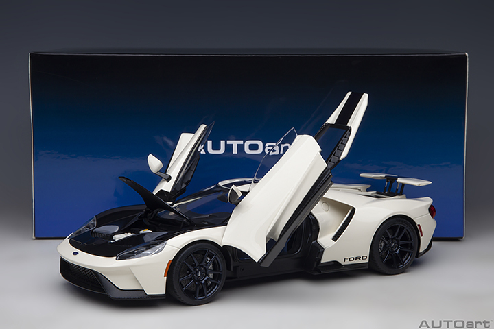 72926 1/18 FORD GT HERITAGE EDITION PROTOTYPE (WINBLEDON WHITE W/ ANTIMATTER BLUE)