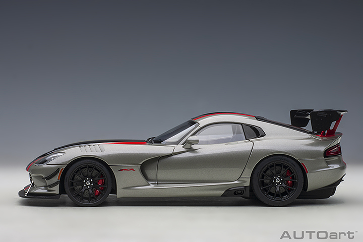 71733 1/18 DODGE VIPER ACR 2017 (BILLET SILVER METALLIC W/ BLACK STRIPES)