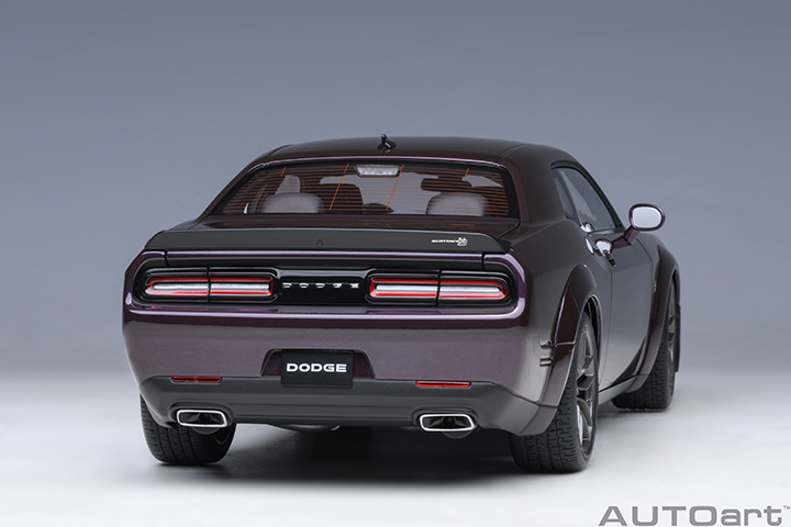 71771 1/18 DODGE CHALLENGER R/T SCAT PACK WIDEBODY 2022 (HELLRAISIN)