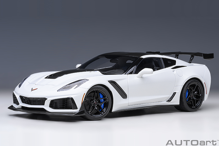 71270 1/18 CHEVROLET CORVETTE C7 ZR1 (ARCTIC WHITE)