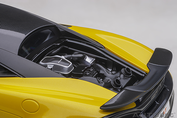 76082 1/18 McLAREN 600LT (SICILIAN YELLOW)