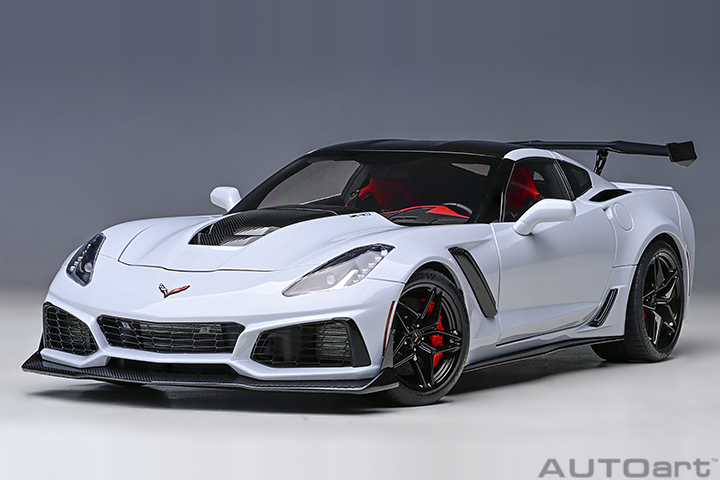 71277 1/18 CHEVROLET CORVETTE C7 ZR1 (CERAMIC MATRIX GREY METALLIC)