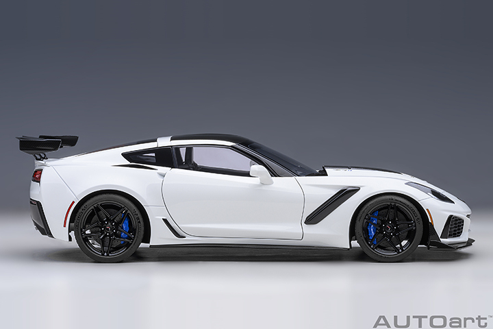 71270 1/18 CHEVROLET CORVETTE C7 ZR1 (ARCTIC WHITE)