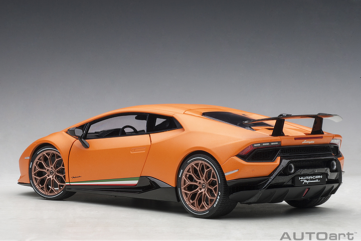 79152 1/18 LAMBORGHINI HURACAN PERFORMANTE (ARANCIO ANTHAEUS/MATT ORANGE)