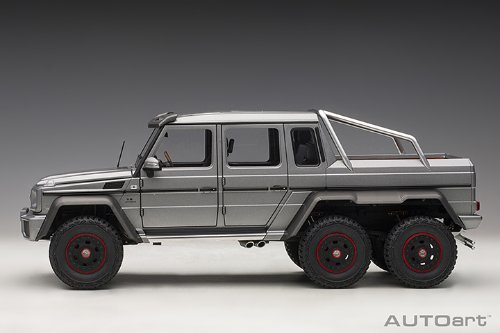 76308 1/18 MERCEDES-BENZ G63 AMG 6x6 (DESIGNO PLATINUM MAGNO)