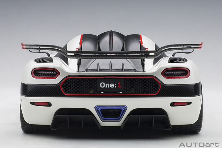 79016 1/18 KOENIGSEGG ONE : 1 (PEBBLE WHITE/CARBON BLACK /RED ACCENTS)