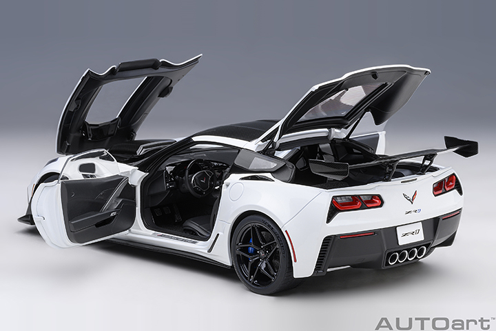 71270 1/18 CHEVROLET CORVETTE C7 ZR1 (ARCTIC WHITE)