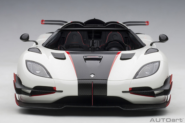 79016 1/18 KOENIGSEGG ONE : 1 (PEBBLE WHITE/CARBON BLACK /RED ACCENTS)