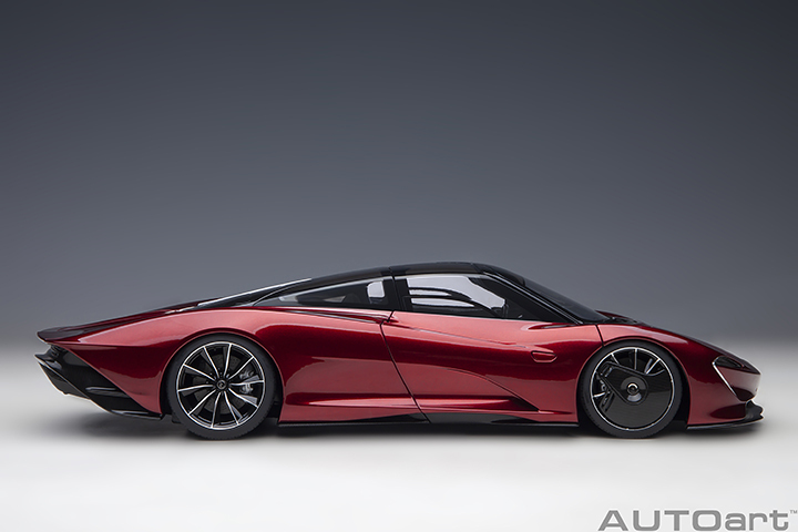 76087 1/18 McLAREN SPEEDTAIL (VOLCANO RED)