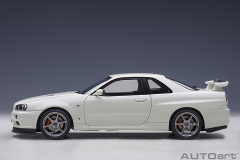 77406 1/18 NISSAN SKYLINE GT-R (R34) V-SPEC II (WHITE PEARL)