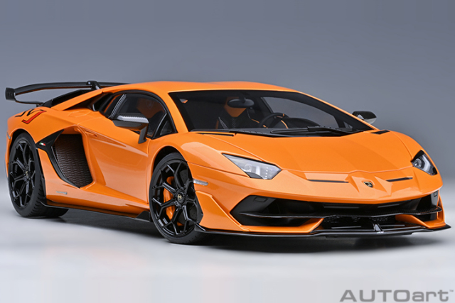 79218 1/18 LAMBORGHINI AVENTADOR SVJ (ARANCIO ATLAS/PEARL ORANGE)