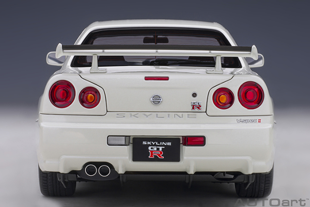 77406 1/18 NISSAN SKYLINE GT-R (R34) V-SPEC II (WHITE PEARL)