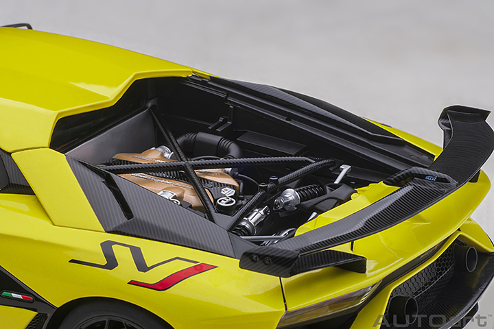 79175 1/18 LAMBORGHINI AVENTADOR SVJ  (GIALLO TENERIFE/PEARL YELLOW)