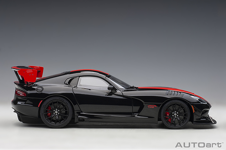 71732 1/18 DODGE VIPER 1:28 EDITION ACR 2017 (BLACK W/ RED STRIPES)