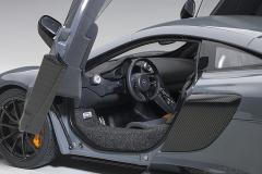 76047 1/18 McLAREN 675LT (CHICANE GREY)