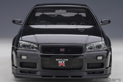 77407 1/18 NISSAN SKYLINE GT-R (R34) V-SPEC II (BLACK PEARL)