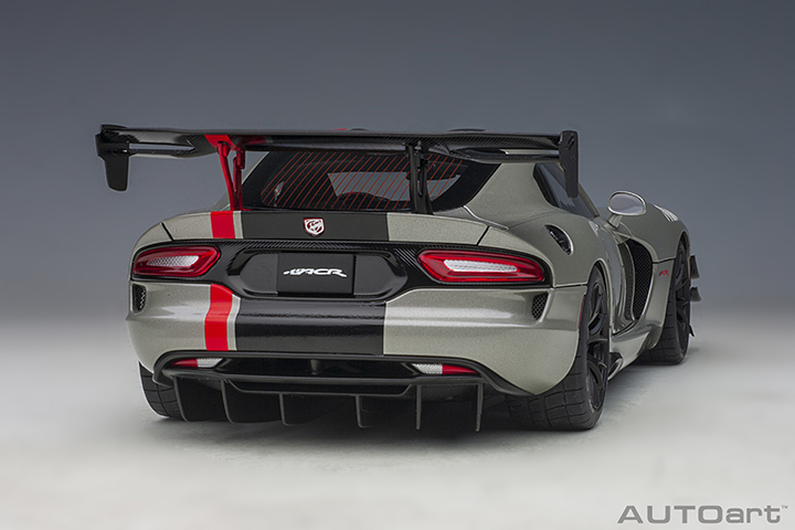 71733 1/18 DODGE VIPER ACR 2017 (BILLET SILVER METALLIC W/ BLACK STRIPES)