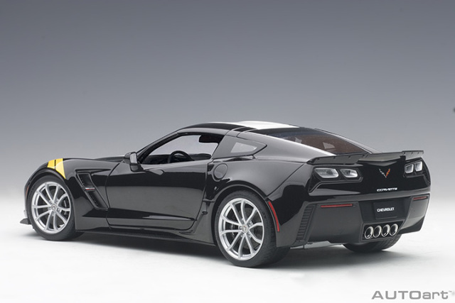 71273 1/18 CHEVROLET CORVETTE GRAND SPORT (BLACK/WHITE STRIPES/YELLOW FENDER HASH MARKS)