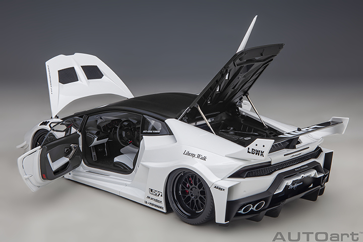 79125 1/18 LIBERTY WALK LB SILHOUETTE WORKS HURACAN GT (WHITE)