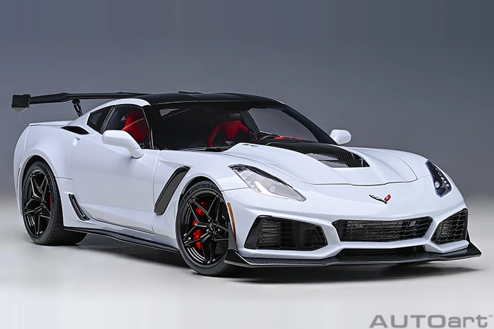 71277 1/18 CHEVROLET CORVETTE C7 ZR1 (CERAMIC MATRIX GREY METALLIC)