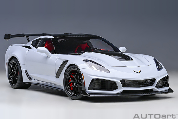 71277 1/18 CHEVROLET CORVETTE C7 ZR1 (CERAMIC MATRIX GREY METALLIC)